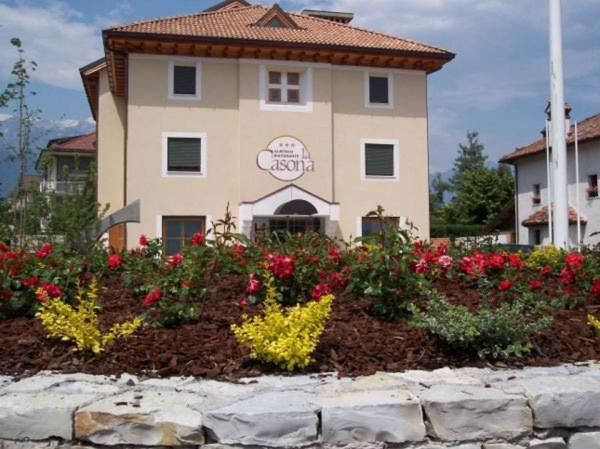 Hotel Ristorante La Casona Feltre Exteriör bild